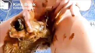 Girl shitting masturbating hard and squirting