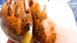 Girl shitting masturbating hard and squirting