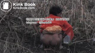 The girl excreted profusely in the toilet 78