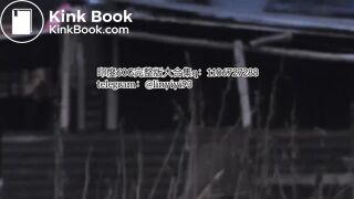 The girl excreted profusely in the toilet 78