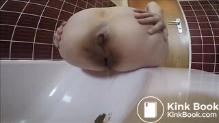 Big Ass Shitting in Tub