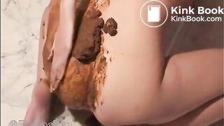 Solo scat girl smearing