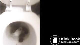 Zelda's taking a squat!