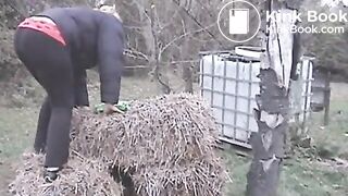 NSG good blond very nice pooping in paille