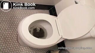 Girl farting and make poo