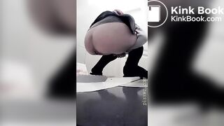 floor toilet shitting