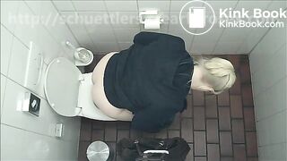 chubby girl had to poop