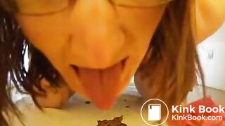 Shit in her red thongs