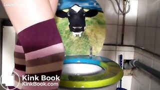 skinny girl toilet poop