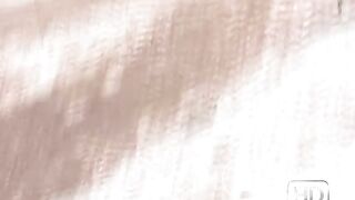 NSG good blond diarrhea in plage