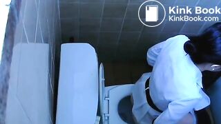 Korean Woman Pooping