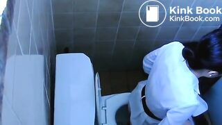 Korean Woman Pooping