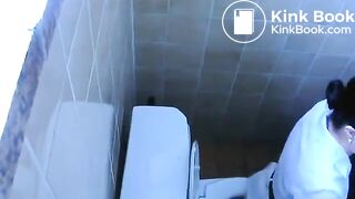 Korean Woman Pooping