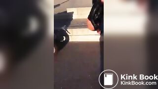 Jugendliche scheisst und pisst Outdoor