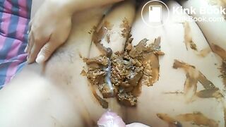 Auf den Bauch gekackt und abgespritzt