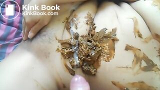 Auf den Bauch gekackt und abgespritzt