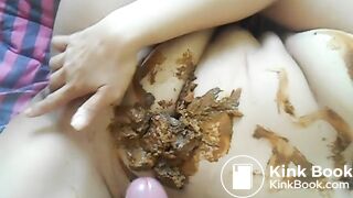 Auf den Bauch gekackt und abgespritzt