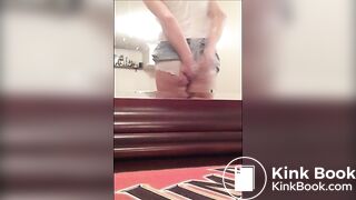 Dans la culotte sous sa jupe