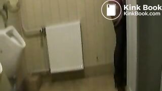 DOMINA MIT SCAT-SKLAVENSAU 1