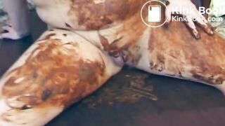 Chubby Young Girl Shitting And Smearing