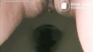 upclose pooping