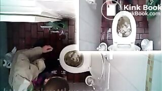 desperate_gal_blocks_toilet