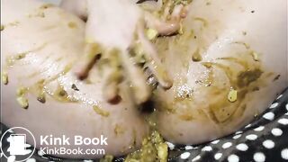 sexy_shitting_woman11