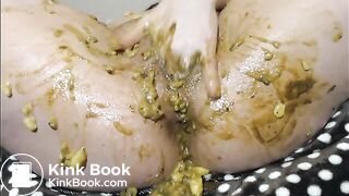 sexy_shitting_woman11