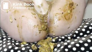 sexy_shitting_woman11