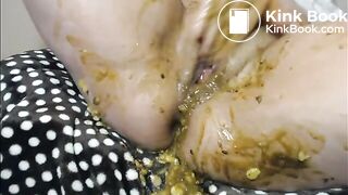 sexy_shitting_woman11