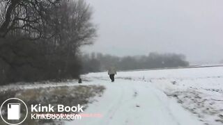 NSG good brune pooping neige