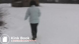 NSG good brune pooping neige