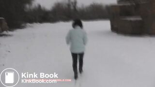 NSG good brune pooping neige