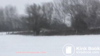 NSG good brune pooping neige