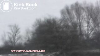 NSG good brune pooping neige