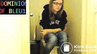 Girls Toilet Shitting_1