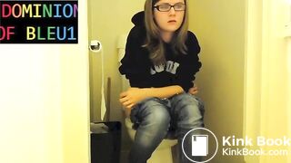 Girls Toilet Shitting_1