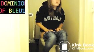Girls Toilet Shitting_1