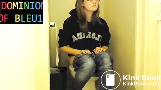Girls Toilet Shitting_1