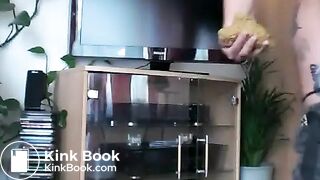 In die Hand geschissen