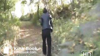 NSG pooping in tronc d arbre