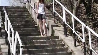 Jolie chieuse en extérieur 2