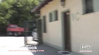 NSG brune poop in vestiaire