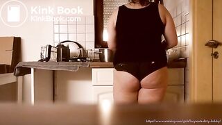 pooping while i washed the dishes – 2 Videos  LucyScat