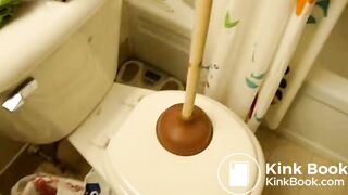 teen_pooping