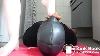 Foot in throat trailer