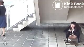 Japanese Girls Outdoor Poop