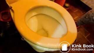 LESBIAN'S LOVE THE SMELL OF POOP