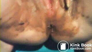 Geiles teen fistet sich mit ihrer scheiße scat teil2