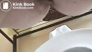 SOMEBODY'S MOM SHITTIN